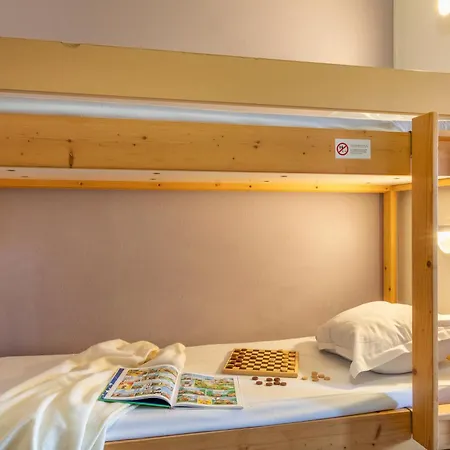 アパートホテル Pierre & La Promenade Des Bains 2*