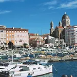 Pierre & La Promenade Des Bains Apart Otel 2*
