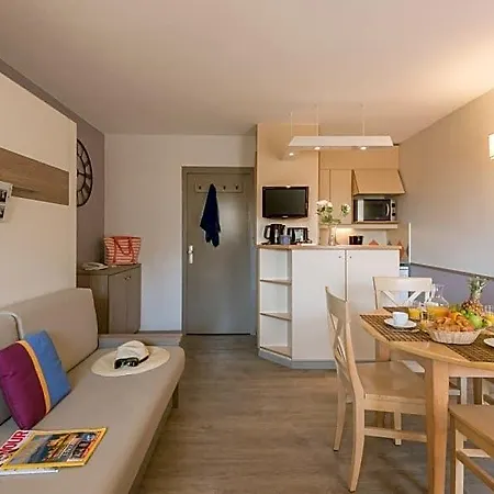 Pierre & La Promenade Des Bains Апарт-отель 2*