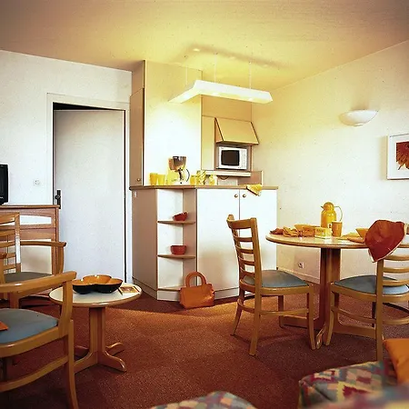 Pierre & La Promenade Des Bains Apartmanhotel Saint-Raphaël