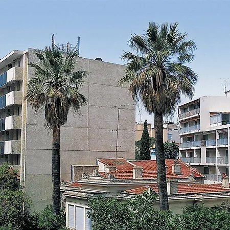 Апарт-отель Pierre & La Promenade Des Bains 2*