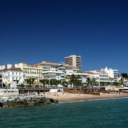 Apart-hotel Pierre & La Promenade Des Bains 2*